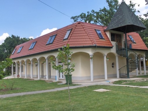 A Kastélypark Fürdőben lévő panzió épülete