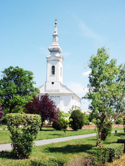 A dévaványai Katolikus templom műemlék jellegű épület, késő-barokk, klasszicizáló stílusban